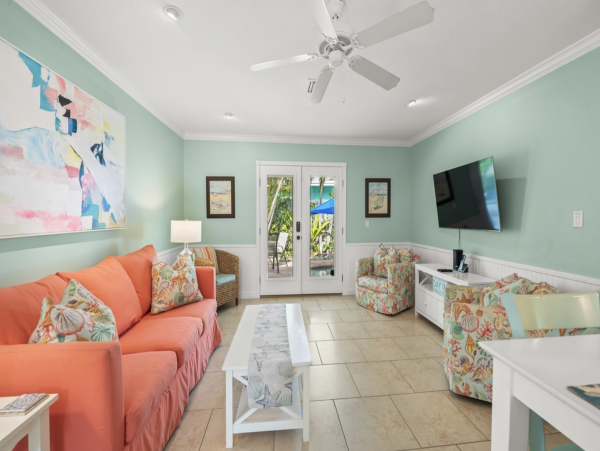 Holmes Beach Vacation Home with Pool 4 houses to beach